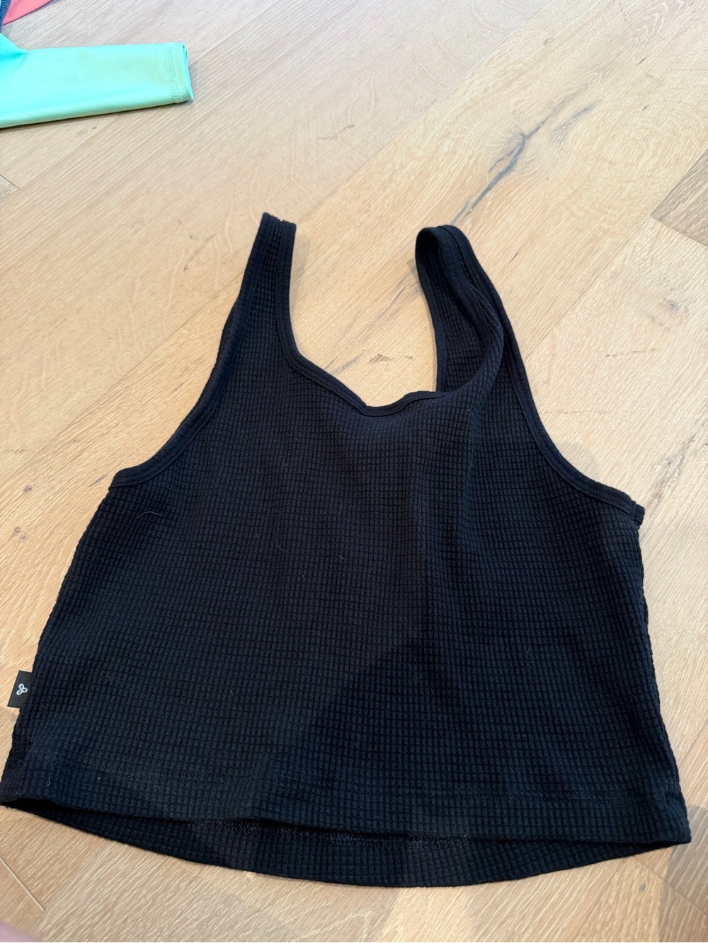TNA Black Ribbed Cropped Tank - Picture 2 of 2
